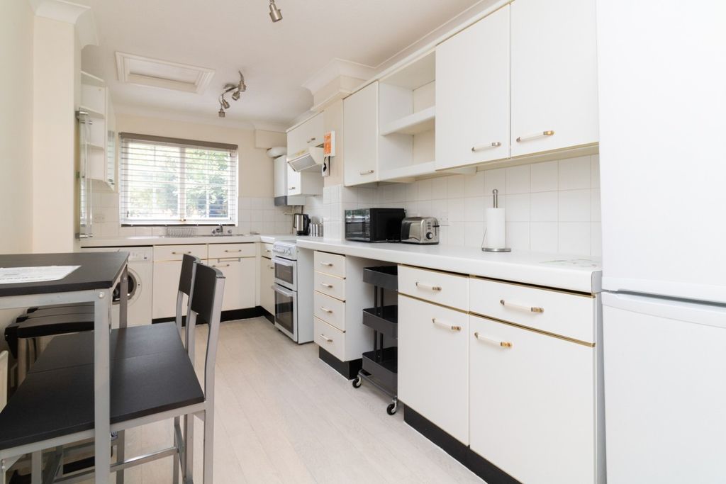 Property photo 2 of 13 1061464