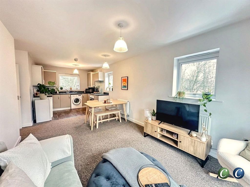 Property photo 2 of 9