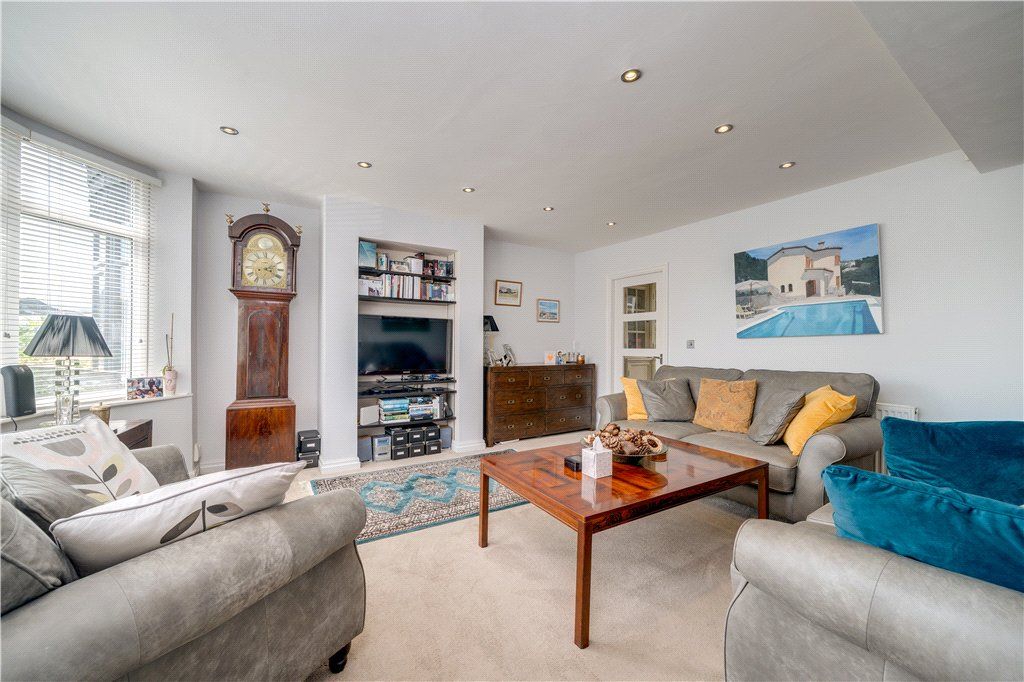 Property photo 3 of 19 Sitting Room