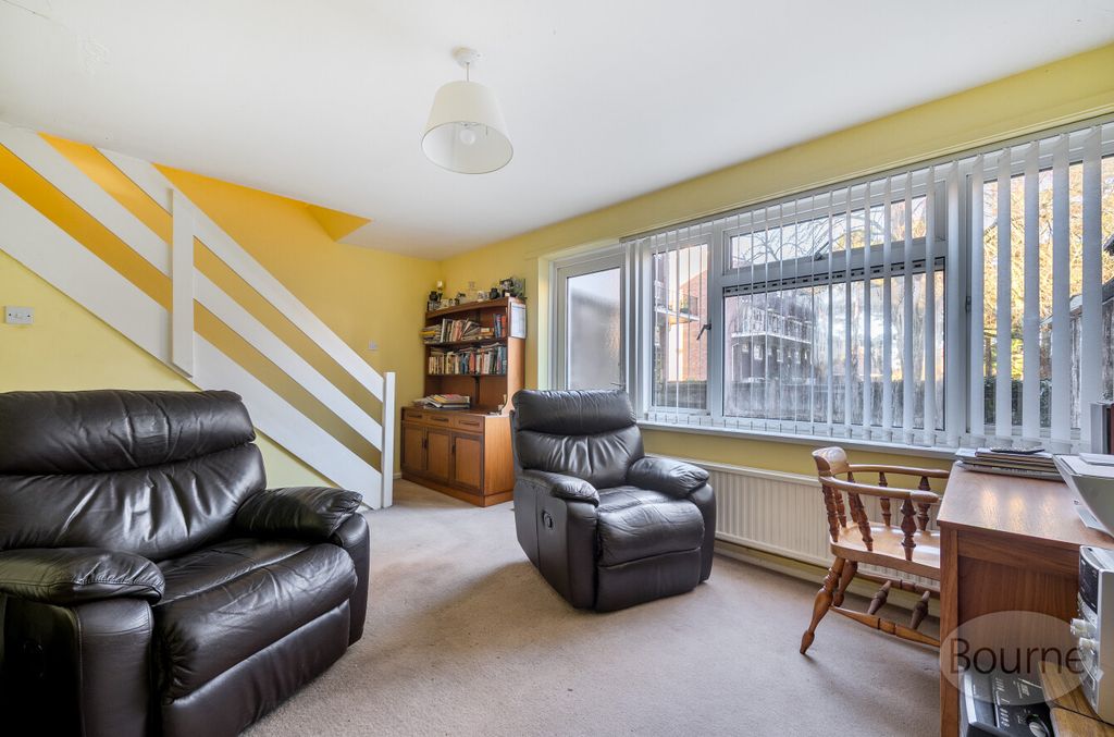 Property photo 2 of 13 45d3159A-168d-471...