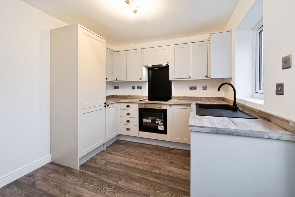 Property photo 1 of 12 Kitchen