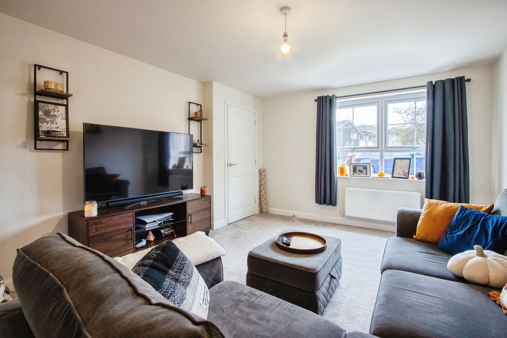 Property photo 2 of 16 Photo