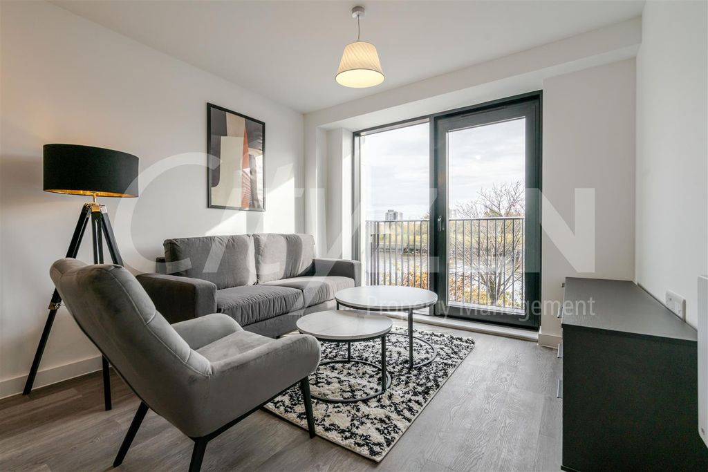 Property photo 2 of 12 Reception