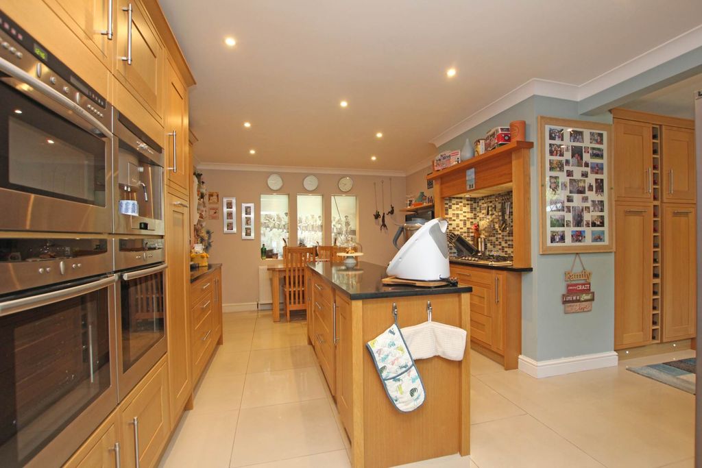 Property photo 3 of 45