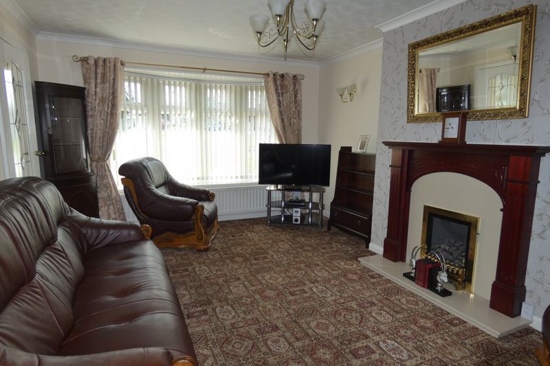 Property photo 3 of 19 Lounge
