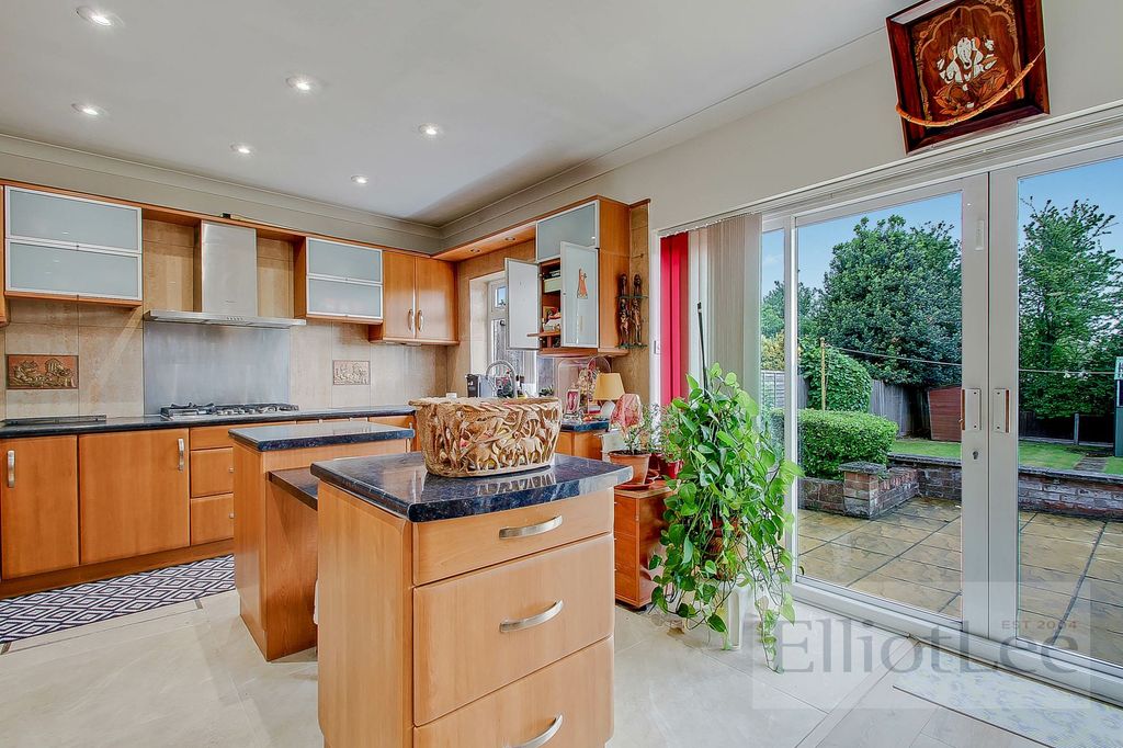 Property photo 3 of 20