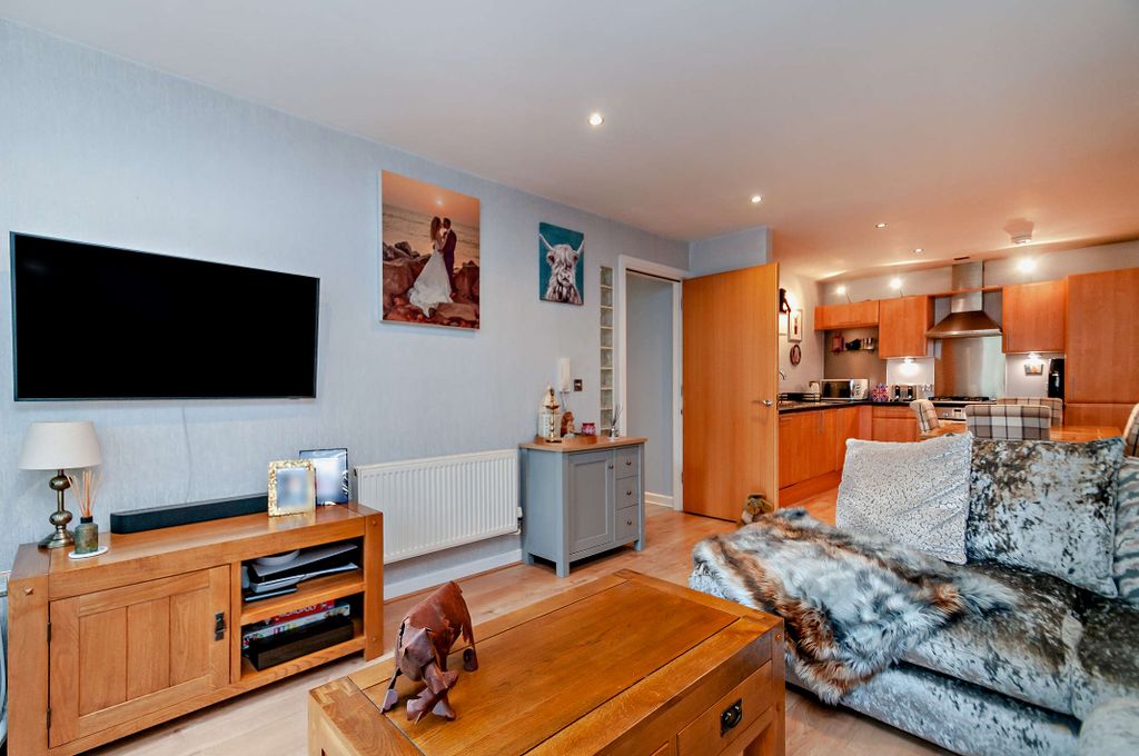 Property photo 2 of 28