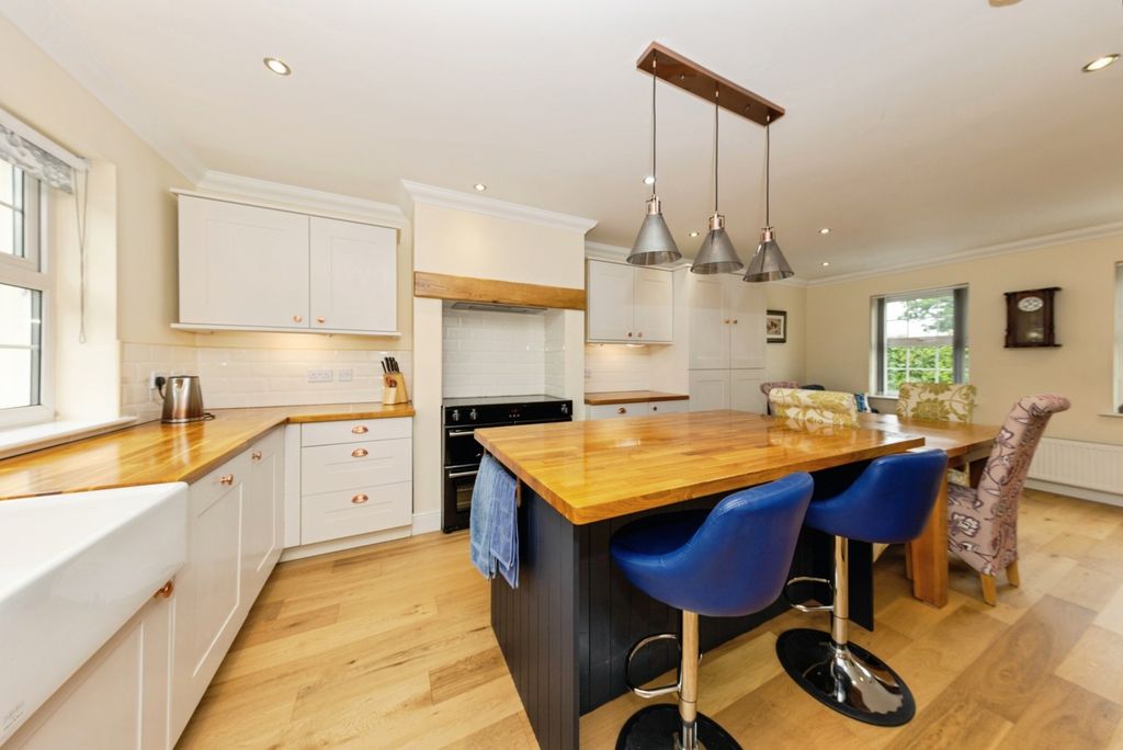 Property photo 3 of 31 Pbox-Img.Jpg