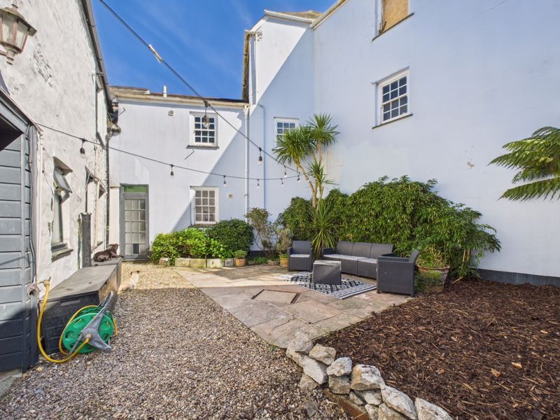 Property photo 3 of 9 Garden