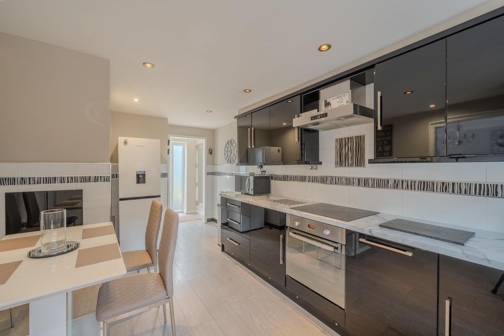 Property photo 1 of 23 4 Sunnybank-11.Jpg