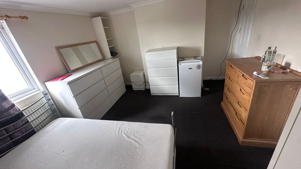 Property photo 1 of 5 4556990
