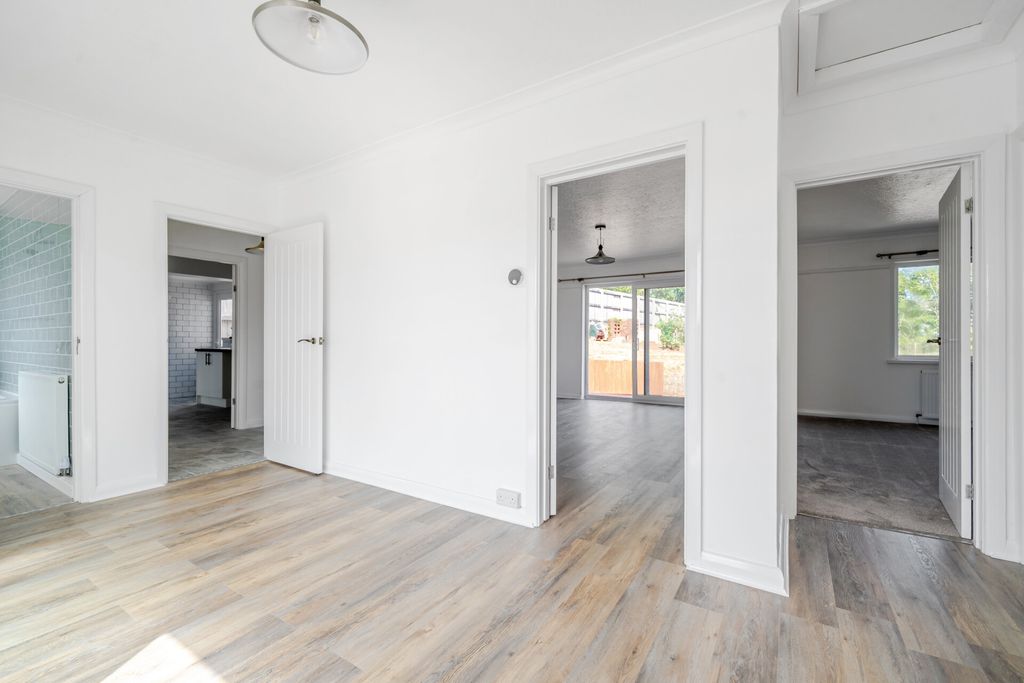 Property photo 2 of 18 2 - 1502188-13-6A7601...