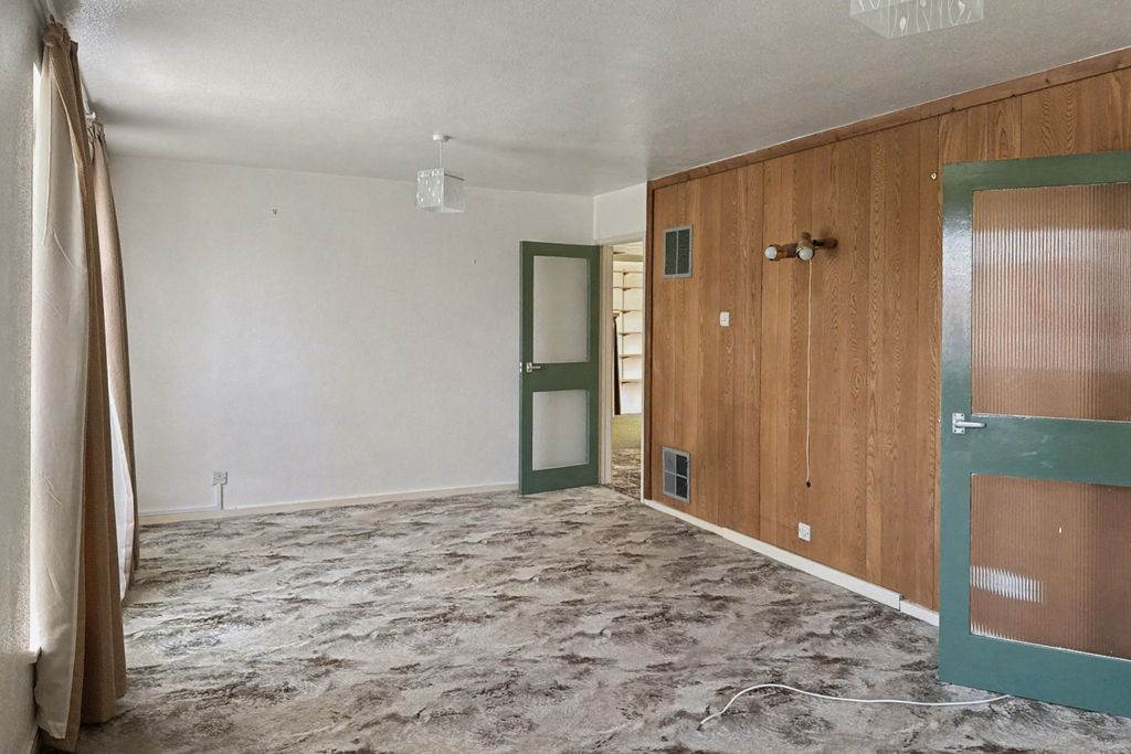 Property photo 2 of 8 Flat 28 Lloyd Square, 16 Niall Close, Birmingham, West Midlands, B15 3LX