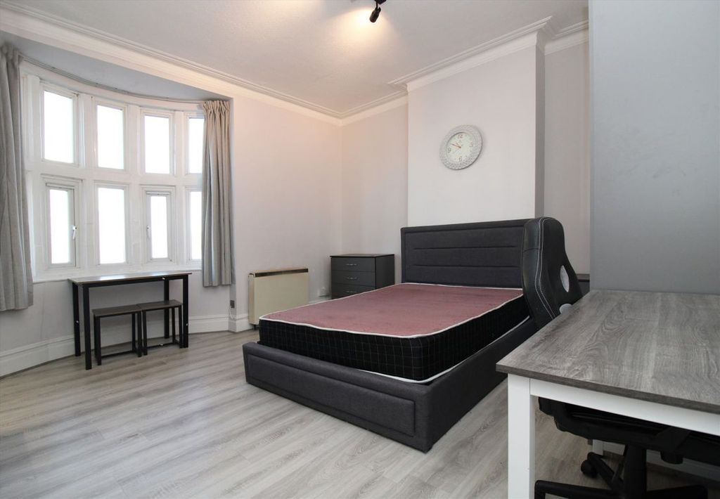 Property photo 1 of 3