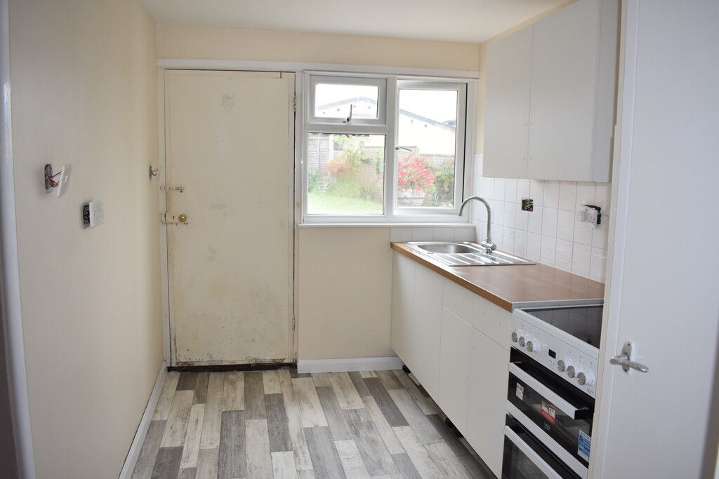 Property photo 2 of 8 Kitchen