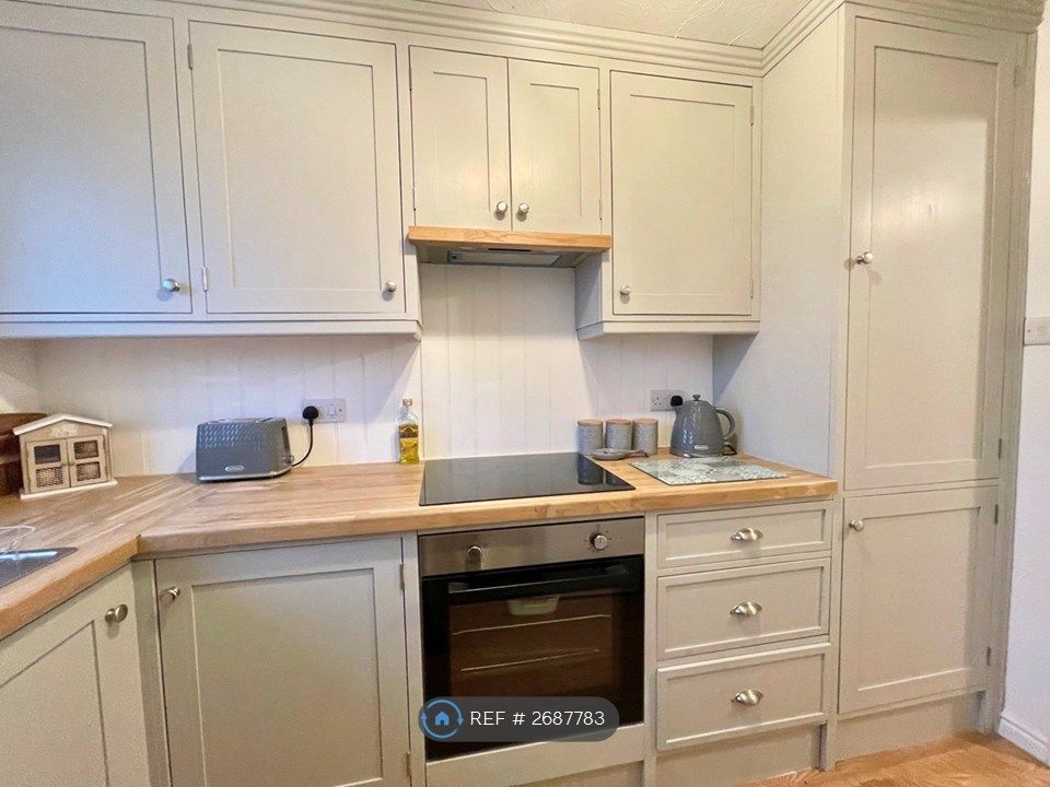 Property photo 3 of 10 Kitchen