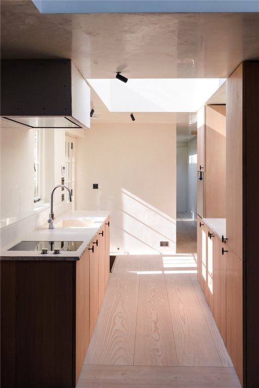 Property photo 3 of 12 Kitchen