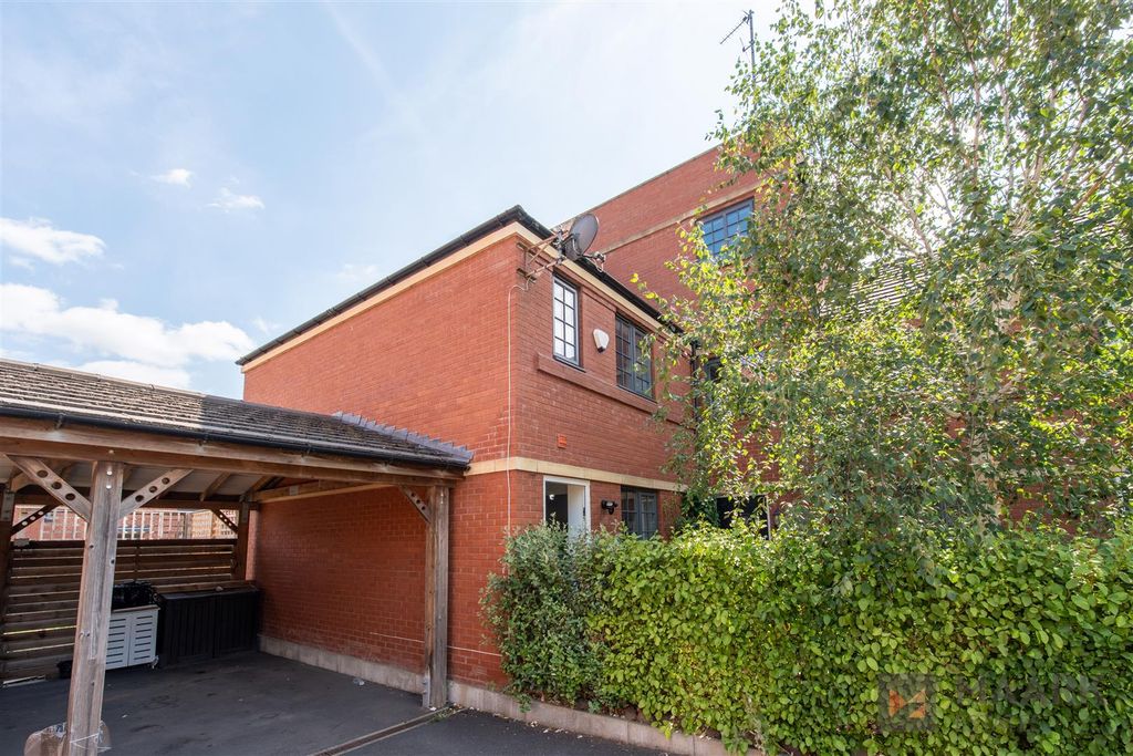 Property photo 3 of 19 Wolseyislandway-14.Jpg