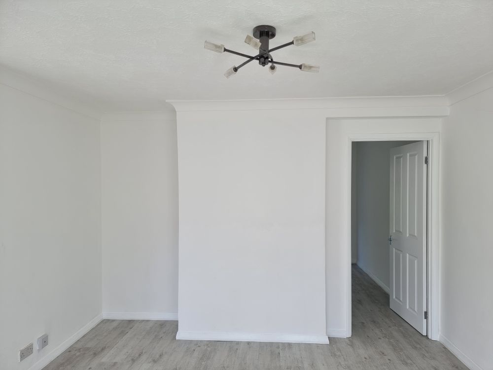 Property photo 3 of 11 Livingroom