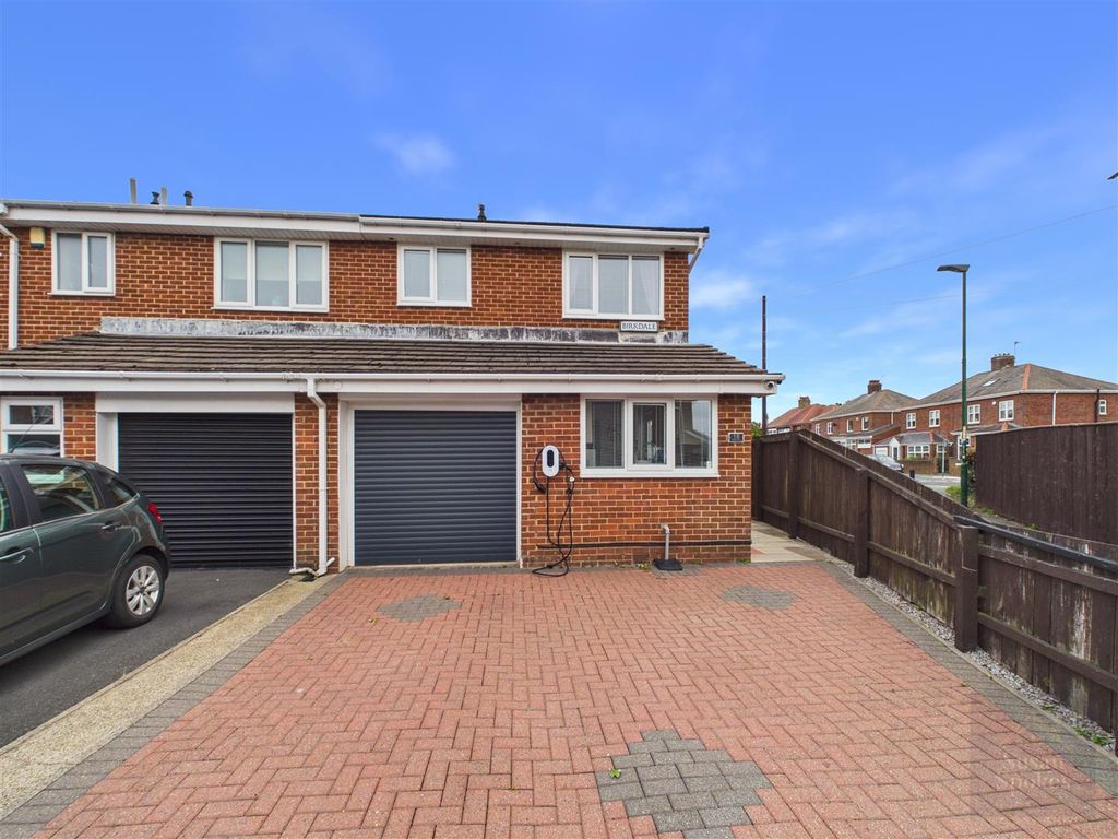 Property photo 1 of 21 Cam01858G0-Pr0339-Still034.Jpg