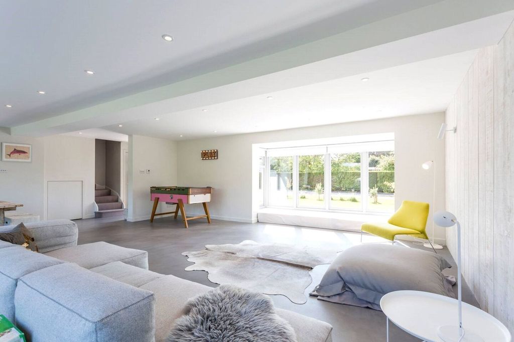 Property photo 2 of 18 Open Plan Living Rm