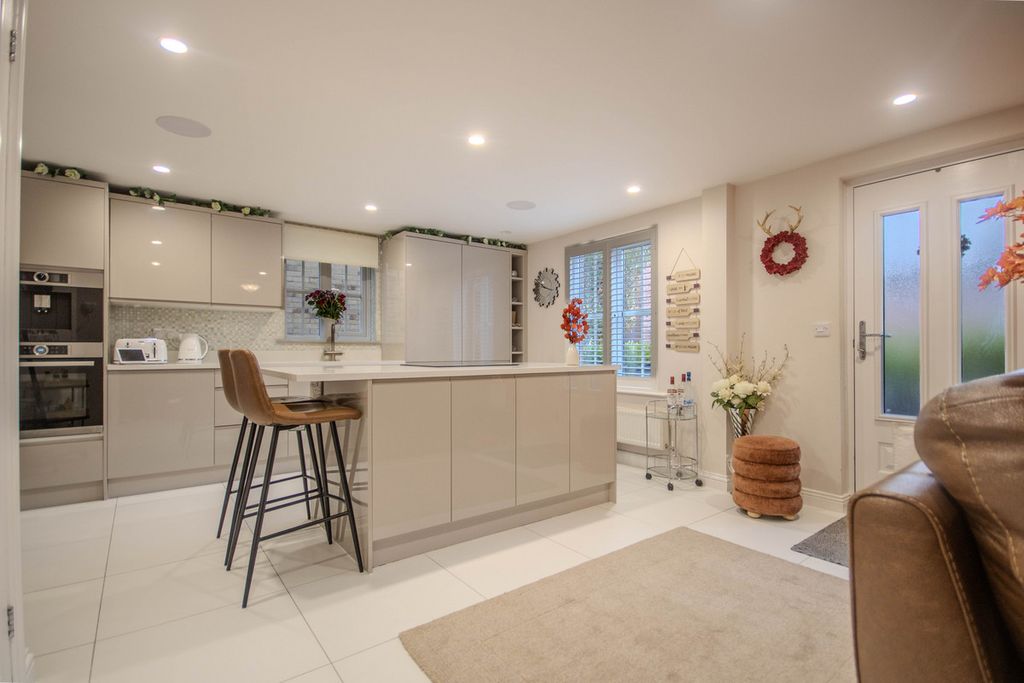 Property photo 1 of 37