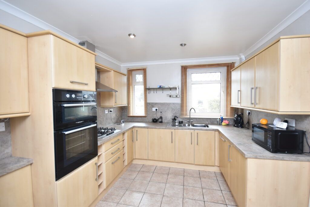 Property photo 3 of 33