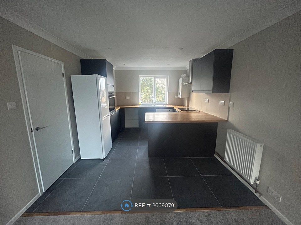 Property photo 2 of 10 Kitchen