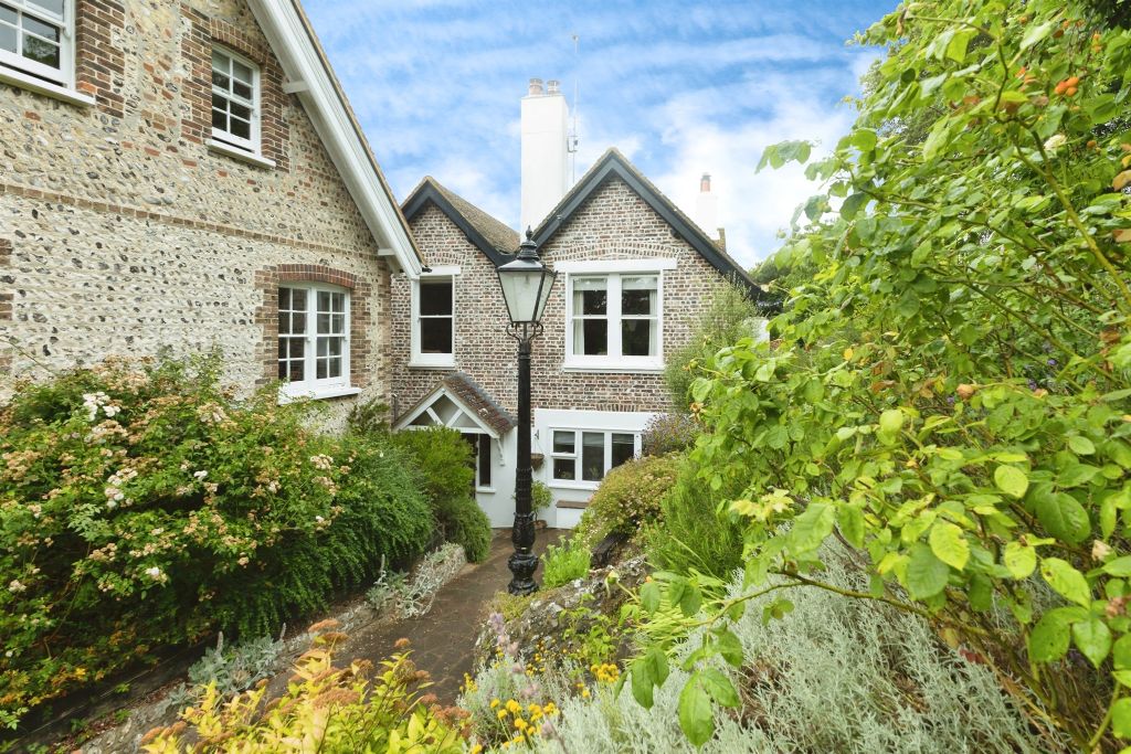 Property photo 2 of 33