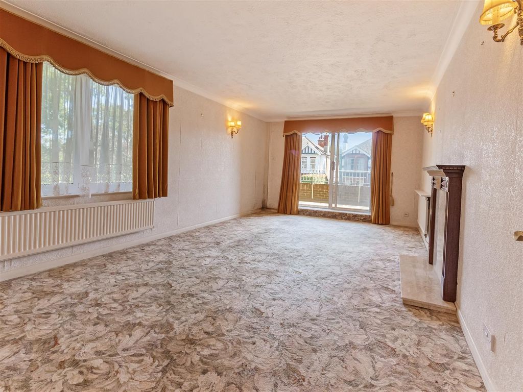 Property photo 3 of 22 5 Belmer Court-012.Jpg