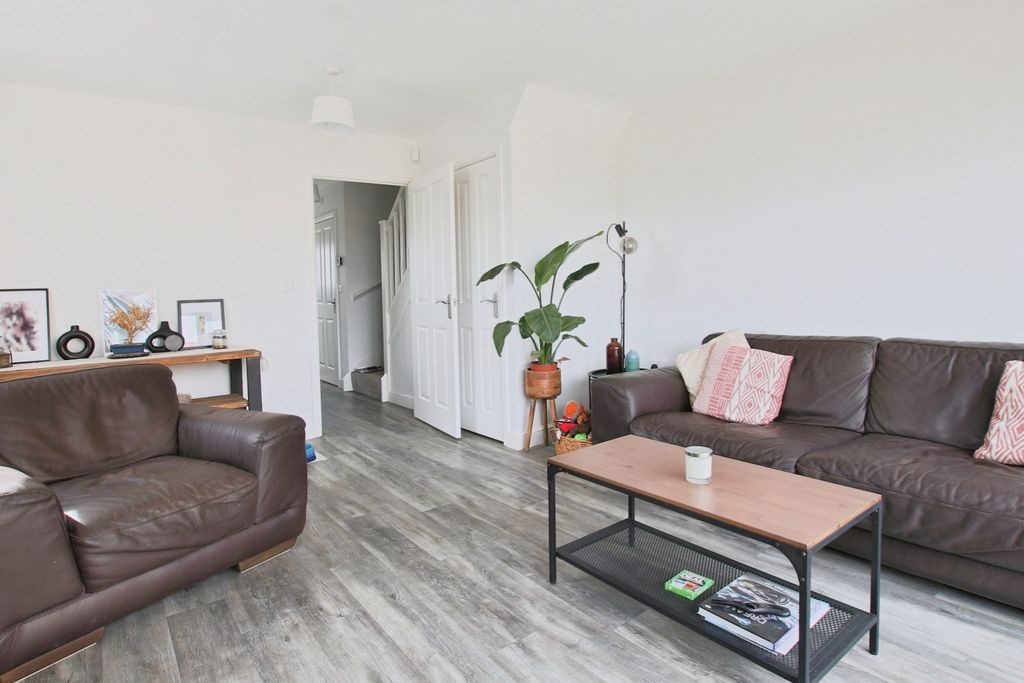 Property photo 2 of 15 4135938