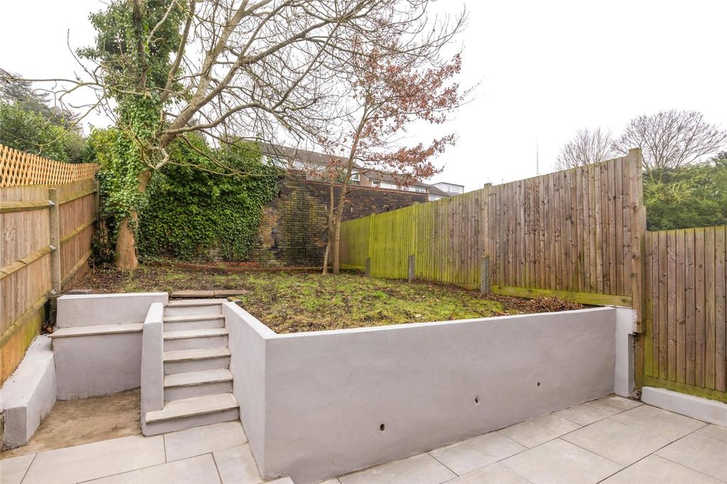 Property photo 2 of 16 Garden