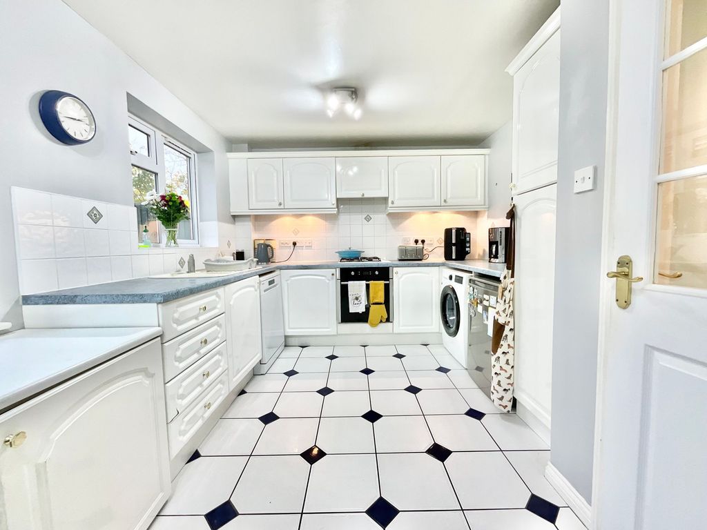 Property photo 2 of 21