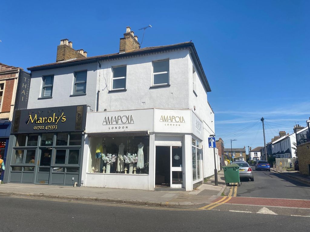 Property photo 1 of 12 2 Bedroom First Floor Flat In The Heart Of Leigh On Sea Broadway