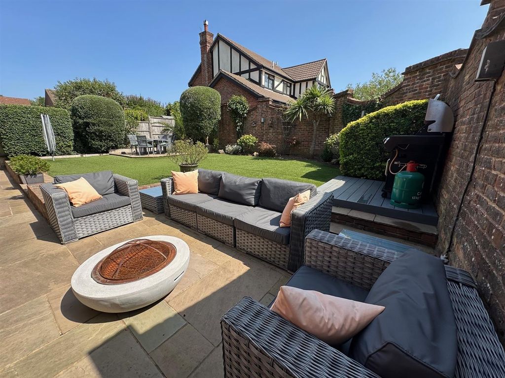 Property photo 2 of 16 Garden.Jpg