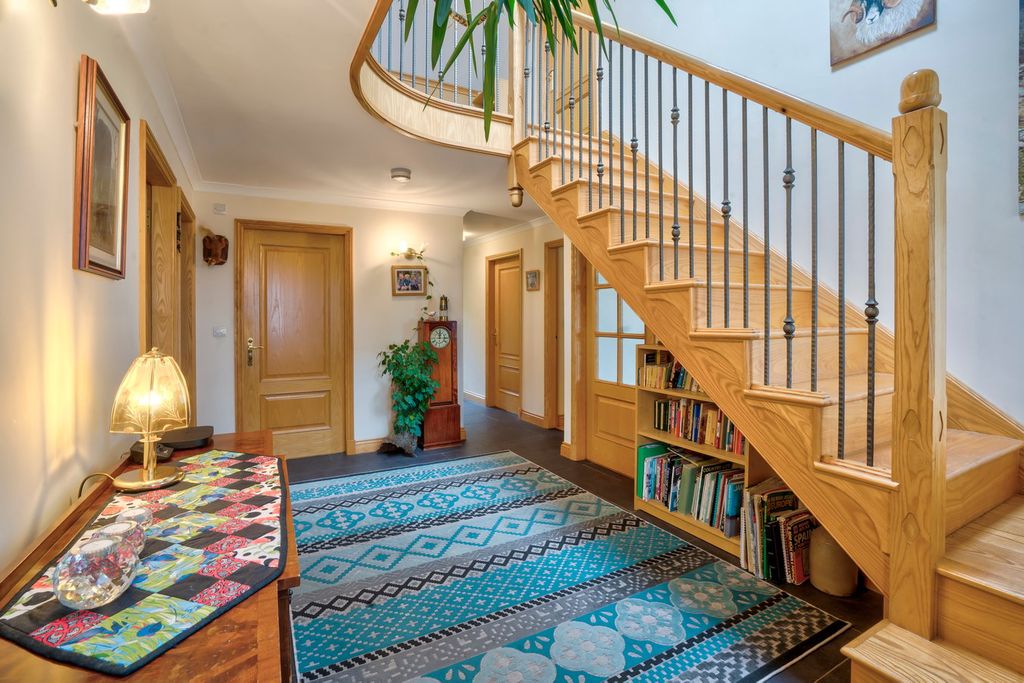 Property photo 3 of 23