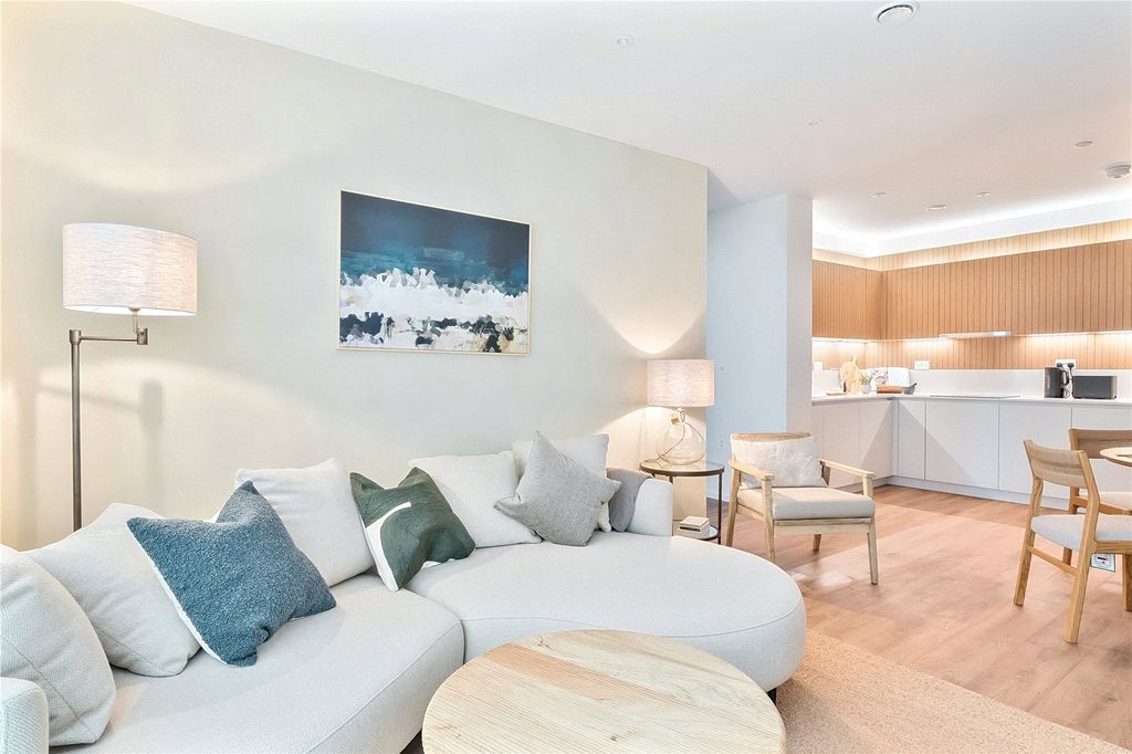 Property photo 3 of 9 Show Home