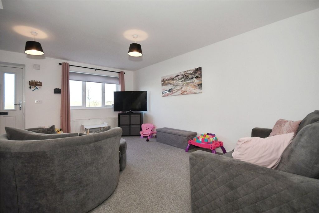 Property photo 2 of 17 Lounge