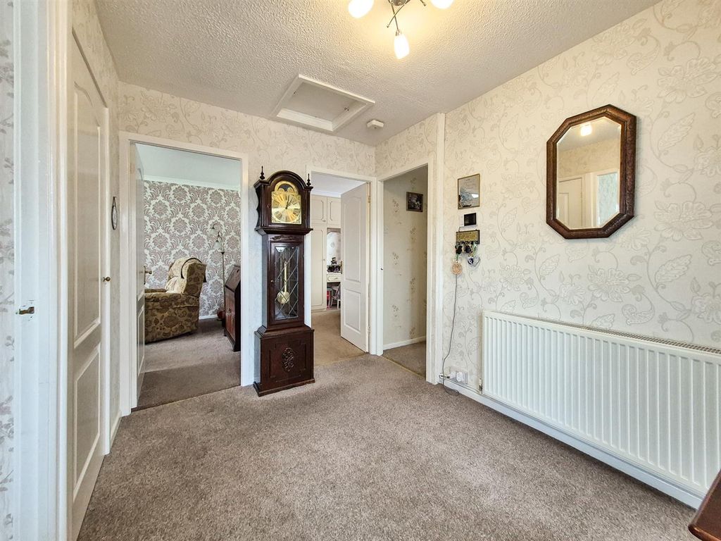 Property photo 3 of 25 Hall