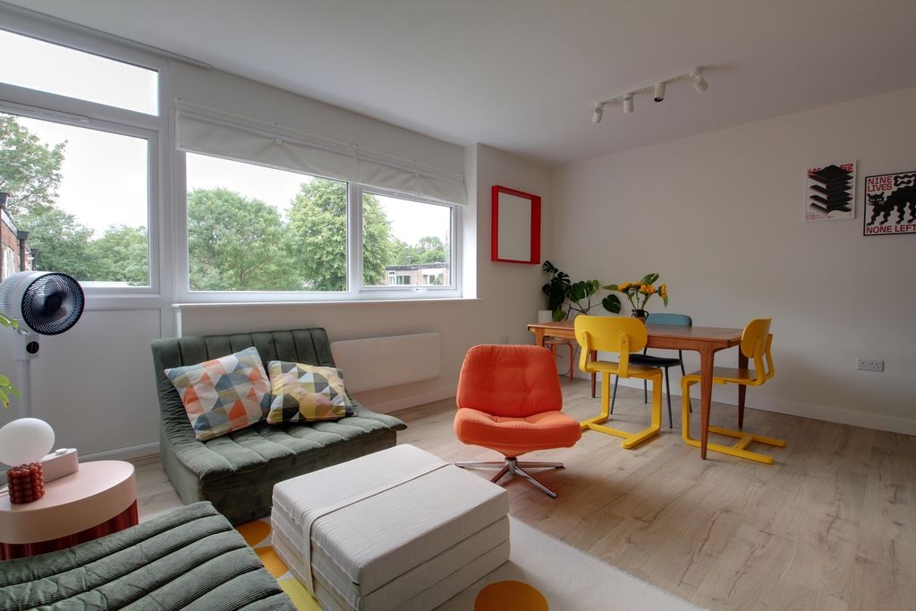 Property photo 3 of 13 The Open Plan Living And Dining Room