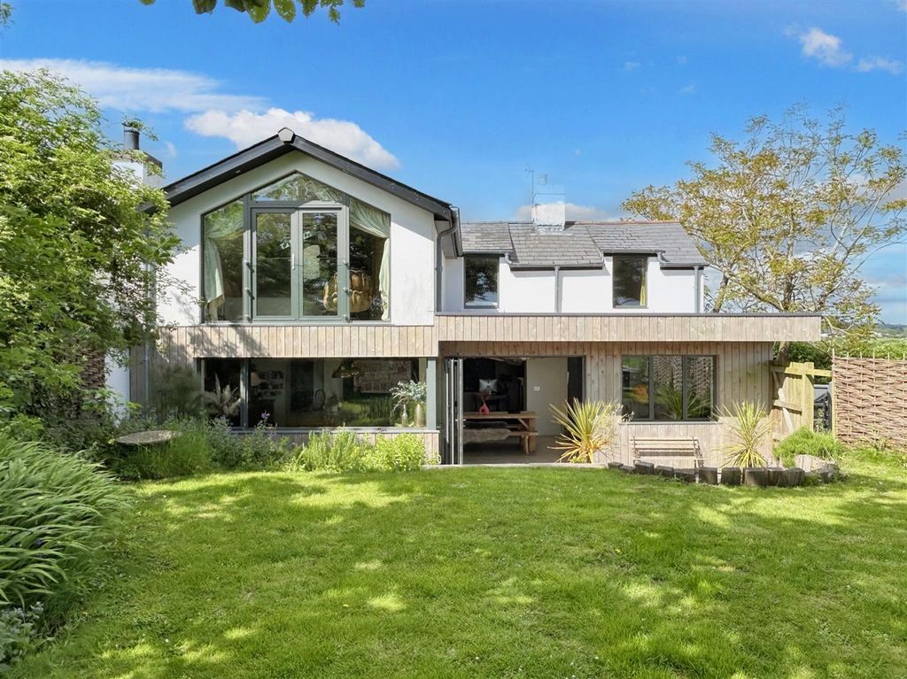 Property photo 1 of 18