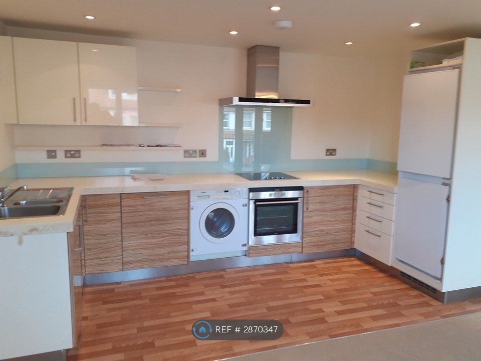 Property photo 3 of 10 Kitchen