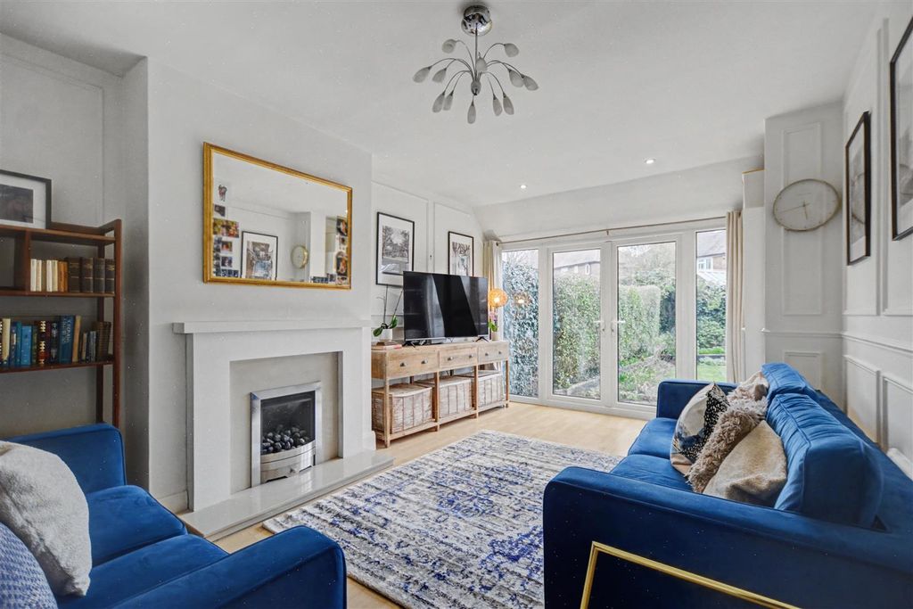 Property photo 2 of 34 Lounge_1.Jpeg