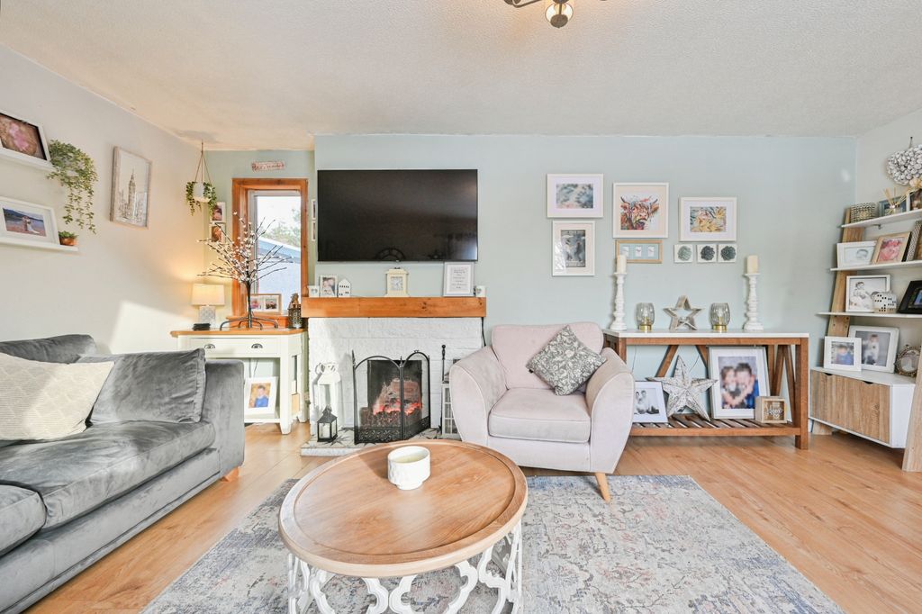 Property photo 2 of 17 Living Room