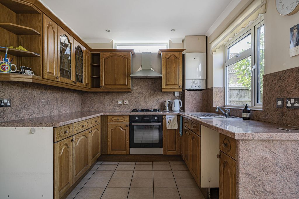 Property photo 2 of 25 Kitchen