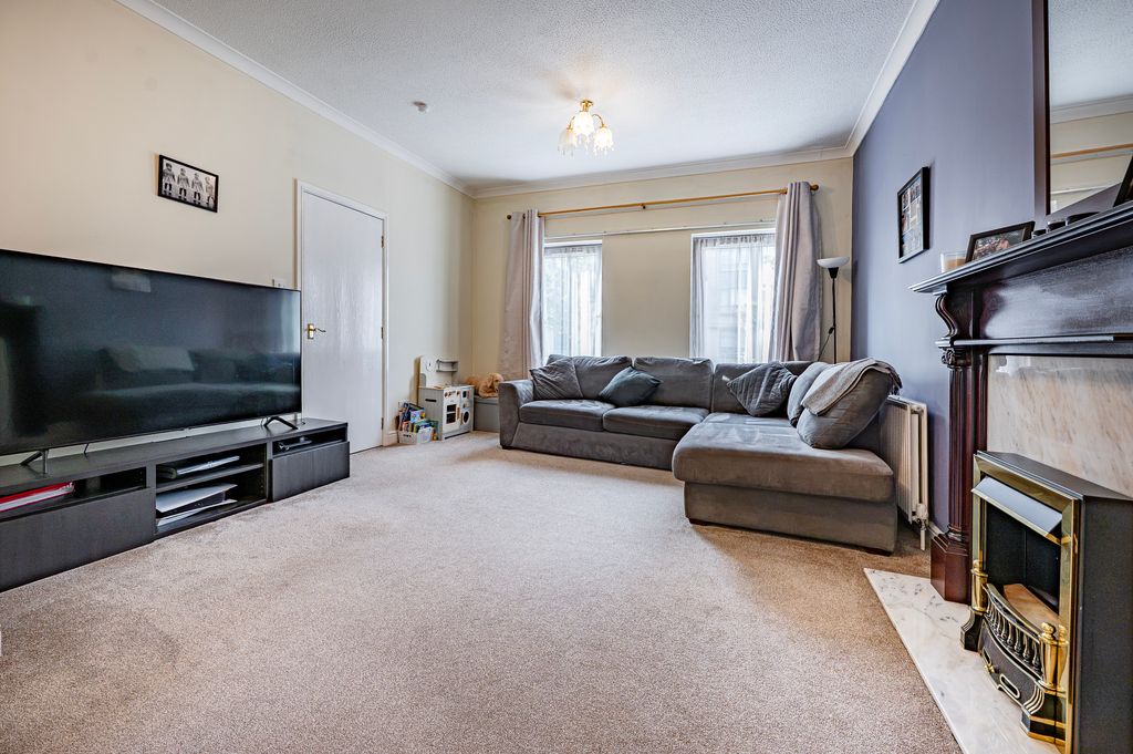 Property photo 3 of 31