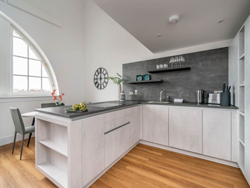 Property photo 3 of 14 56246_67-26-Viewforth-004