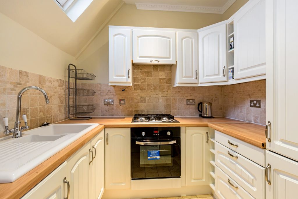 Property photo 3 of 17 Kitchen