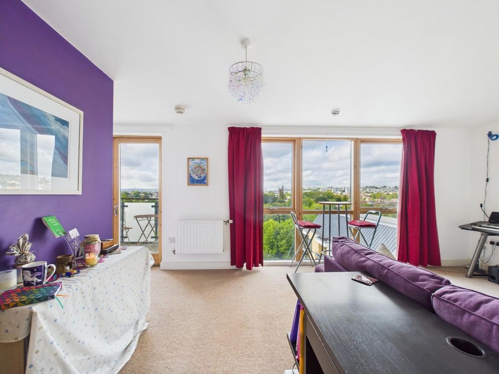 Property photo 1 of 24 Cam01530G0-Pr0330-Still013.Jpg