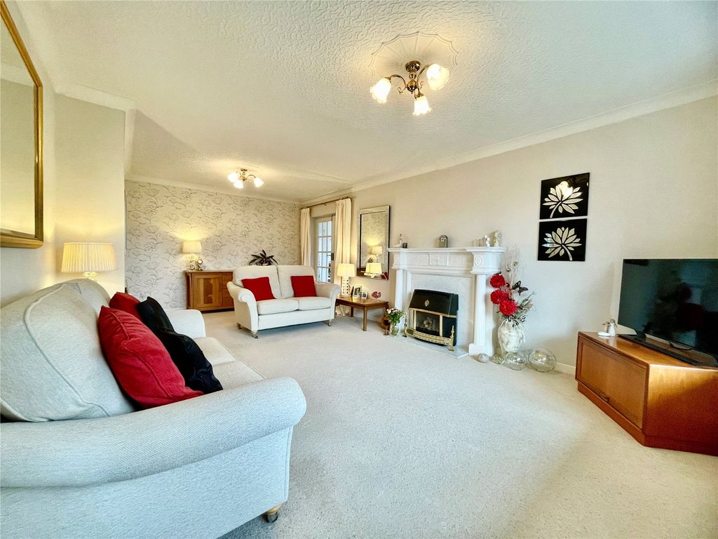 Property photo 2 of 23 Lounge